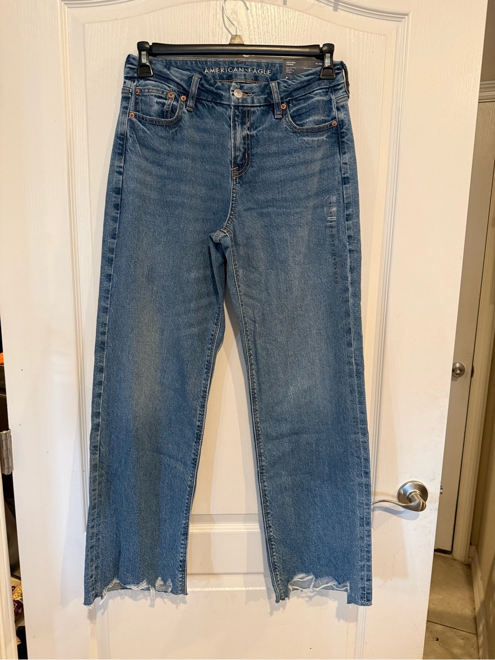 American Eagle High-Waisted curvy Stovepipe strigid blue Jeans raw hem 4 long